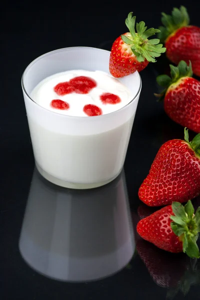 Fresh yogurt's mousse with strawberry cream — Stock Photo, Image