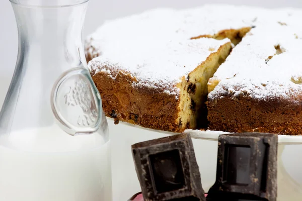 Italian cake with ricotta, pears and drops of chocolate — Stock Photo, Image