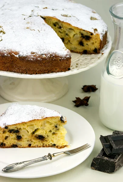 Bolo italiano com ricota, peras e gotas de chocolate — Fotografia de Stock