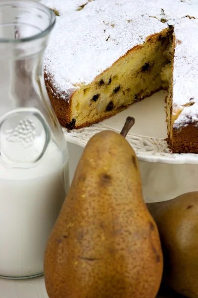 Bolo italiano com ricota, peras e gotas de chocolate — Fotografia de Stock