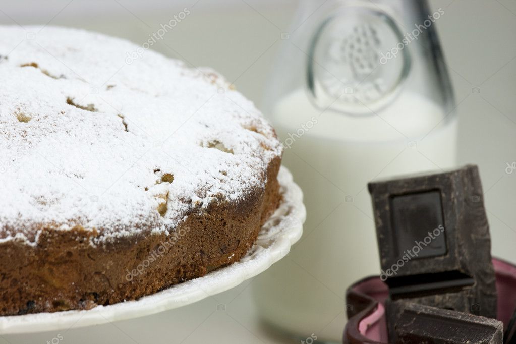 Italian cake with ricotta, pears and drops of chocolate — Stock Italian cake with ricotta, pears and drops of chocolate — Stock