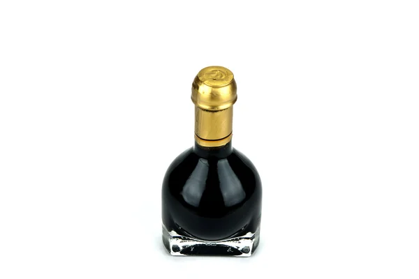 Vinaigre balsamique italien traditionnel dans une bouteille spéciale iso — Photo