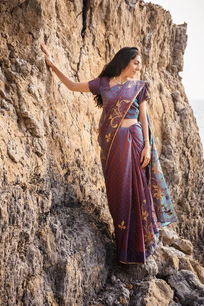Indian woman in beautiful saree — Stock Photo, Image