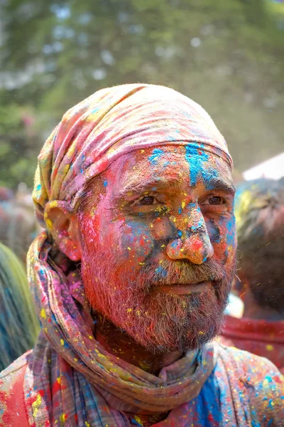 Buntes Gesicht beim Holi-Fest — Stockfoto