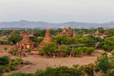 Gün batımında, Myanmar Bagan Budist tapınaklar