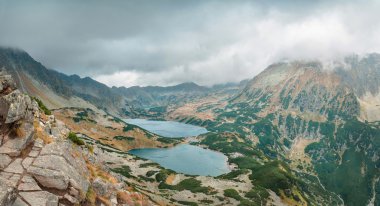 Polonya 'nın Tatra Dağları' ndaki 5 göl vadisinde dağ gölü