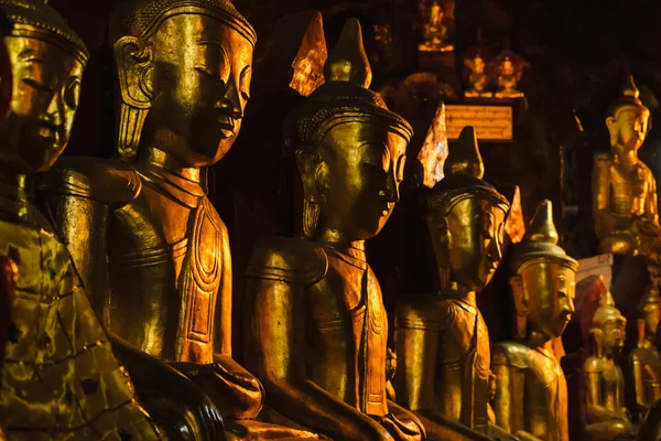 Golden Buddha statues in Pindaya Caves, Myanmar — Stock Photo, Image