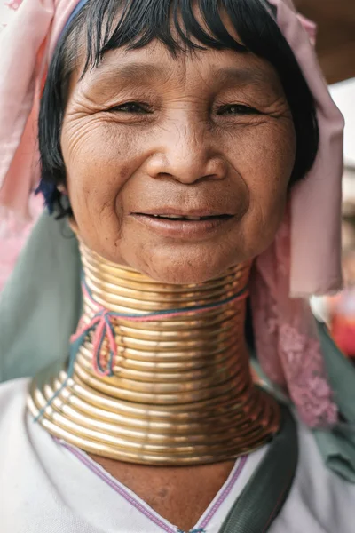 Myanmar'dan Karen uzun boyunlu kadının portresi — Stok fotoğraf