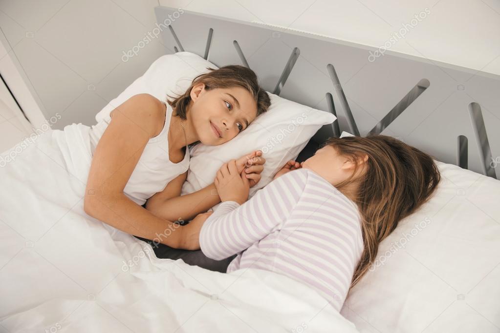 Op elkaar liggen in bed Op elkaar liggen in bed