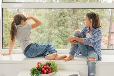 Çocuklar için kahvaltı bekliyor