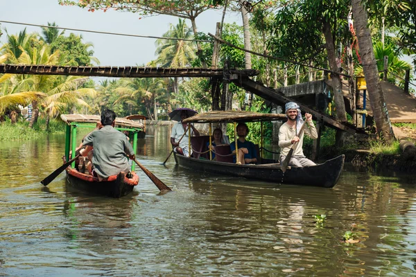 Tourist boat on Alleppey backwaters — Stock Photo, Image