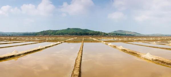 Fabricación india de sal natural en Gokarna —  Fotos de Stock