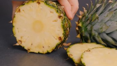 Taze ananas meyvesi doğrama