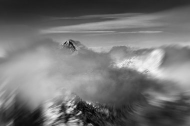 Güzel siyah ve beyaz peyzaj yüksek Tatras içinde