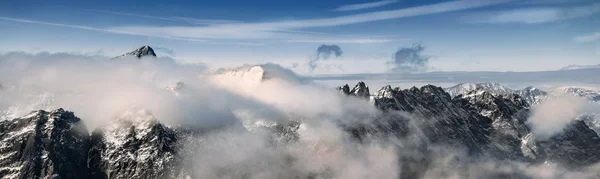 Panoramatický pohled krásné krajiny ve Vysokých Tatrách. — Stock fotografie