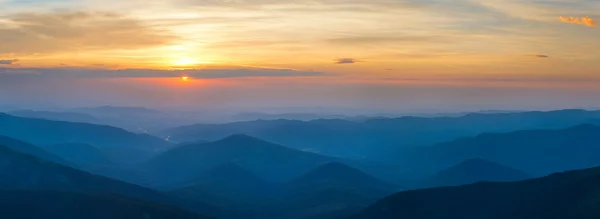 Panorama of beautiful sunrise in mountains landscape — Stock Photo, Image