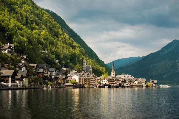 Krásná horská krajina Hallstatt vesnice. Tirol, Austri — Stock fotografie