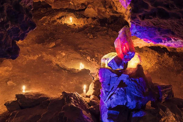 Big Red and yellow crysta in cave. Mlynky Cave, Ukraine — Stock Photo, Image