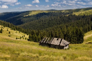 Eski dağlar manzara evde