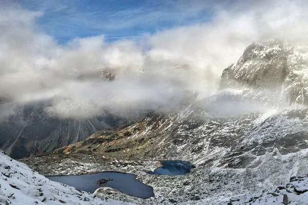 Krásná krajina plesa ve Vysokých Tatrách — Stock fotografie