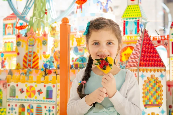 Beautiful little girl  with lollipop smiling at camera — Stock Photo, Image