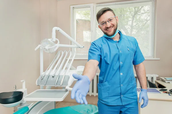 Male dentist giving his hand for a handshake — Stock Photo, Image