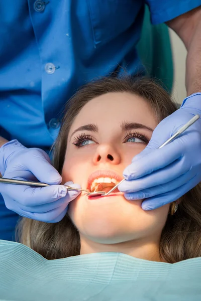 Under the dentist's light — Stock Photo, Image