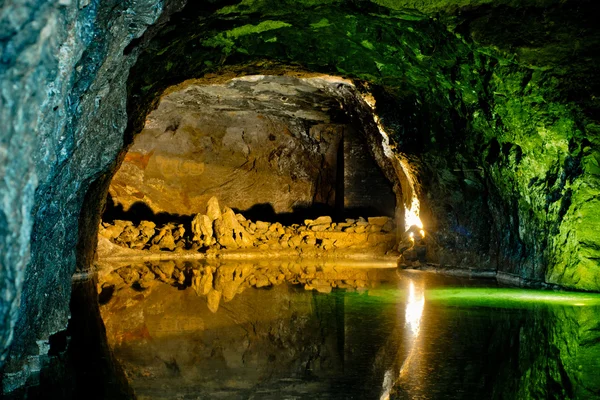 Underground lake in Hinterbruhl seegrotte — Stock Photo, Image