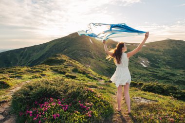 Kadın hissediyorum özgürlük ve doğanın keyfini