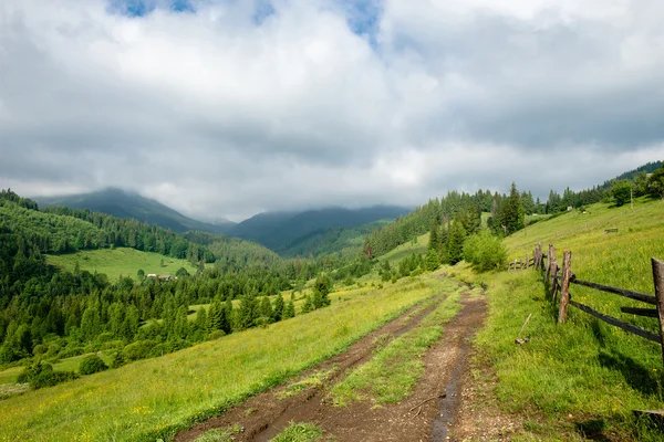 Montaña carretera terrestre — Foto de Stock