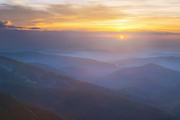 Karpaten bei Sonnenuntergang — Stockfoto