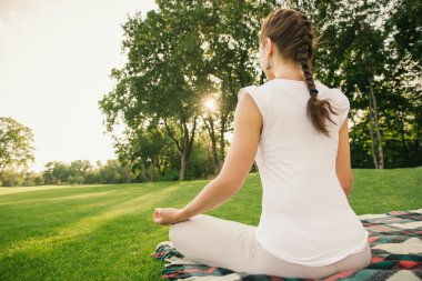 Kadın açık meditasyon