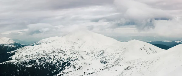 Montagne invernali — Foto Stock