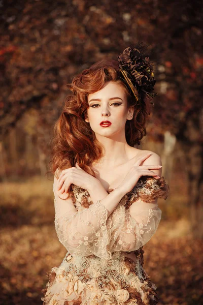 Skönhet hösten kvinna — Stockfoto