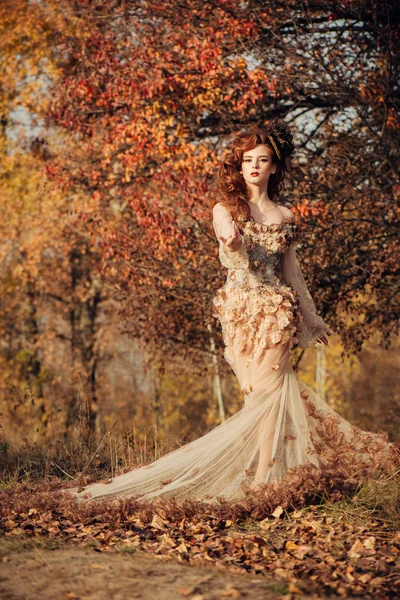 Beauty autumn woman — Stock Photo, Image