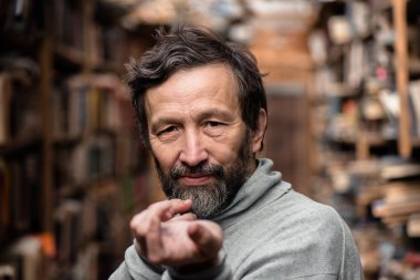 Otantik komuta sizde kitap piyasasında portresi