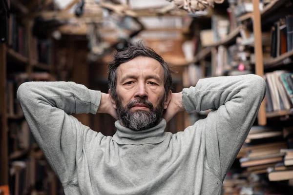 Otantik komuta sizde kitap piyasasında portresi