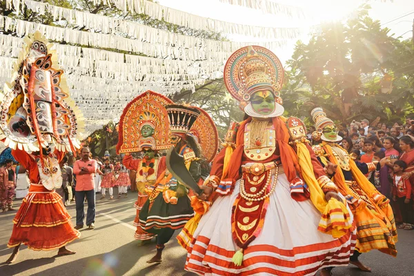 Traditional Kathakali dance on New Year carnival — Stock Photo, Image