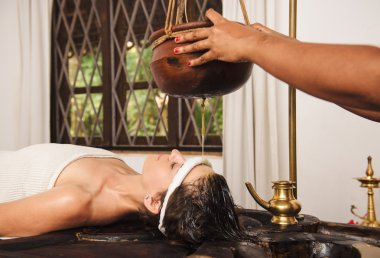 Ayurveda shirodhara tedavi Hindistan