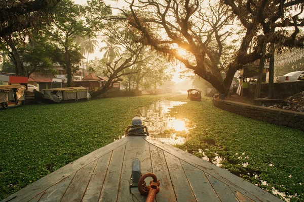 Alleppey bakvatten på soluppgången — Stockfoto