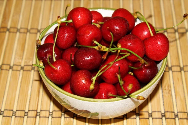 Cherry Berries Plate Background Defocus Wooden Texture — Stock Photo, Image