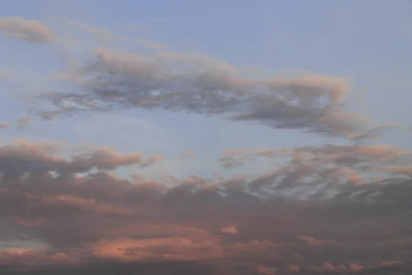 Nuages, ciel bleu, soleil brillant — Photo