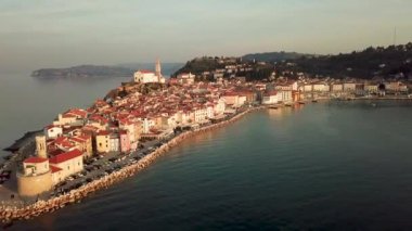 Güzel bir sahil kenti Piran, Slovenia 'da.