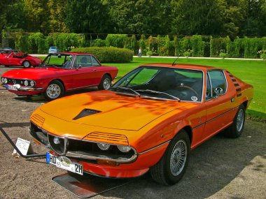 SCHweTZINJEN, ALMANY, 1 Eylül 2007. Marcello Gandini tarafından Bertone stüdyosunda tasarlanan ve 1975 yılında İtalya 'da üretilen klasik araba Alfa Romeo Montreal, Almanya' da bir araba etkinliğinde fotoğraflandı.