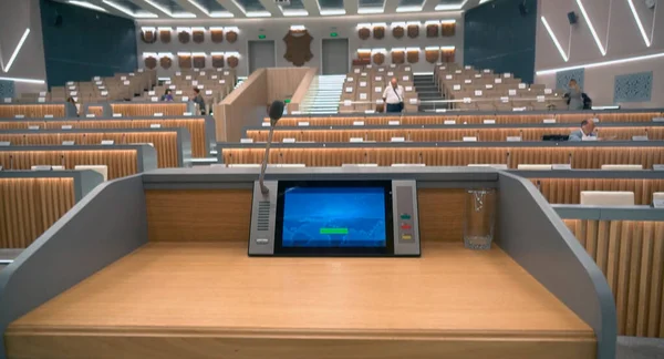 Sala votazioni, sala conferenze, sistema di votazione elettronico Immagine Stock