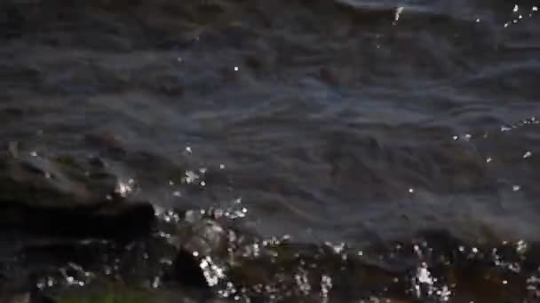 波在岩石上 — 图库视频影像
