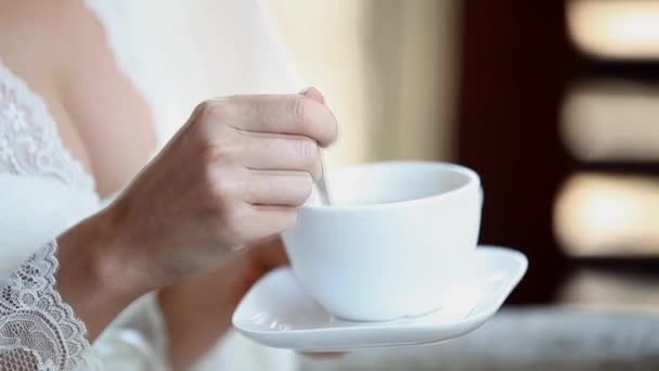 美しい女性のコーヒーを飲む — ストック動画