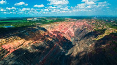 Demir cevheri ocağı demir madenciliği çok büyüktür..