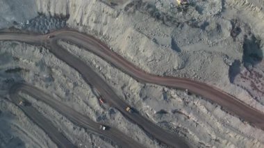 Demir cevheri açık çukur demir cevheri açık çukur hava gözlem 4K video.