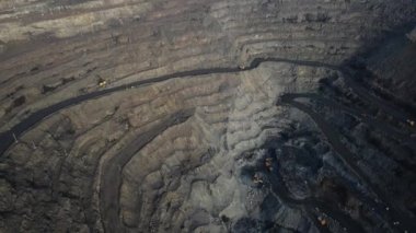Demir cevheri açık çukur demir cevheri hava görüntüsü 4K.
